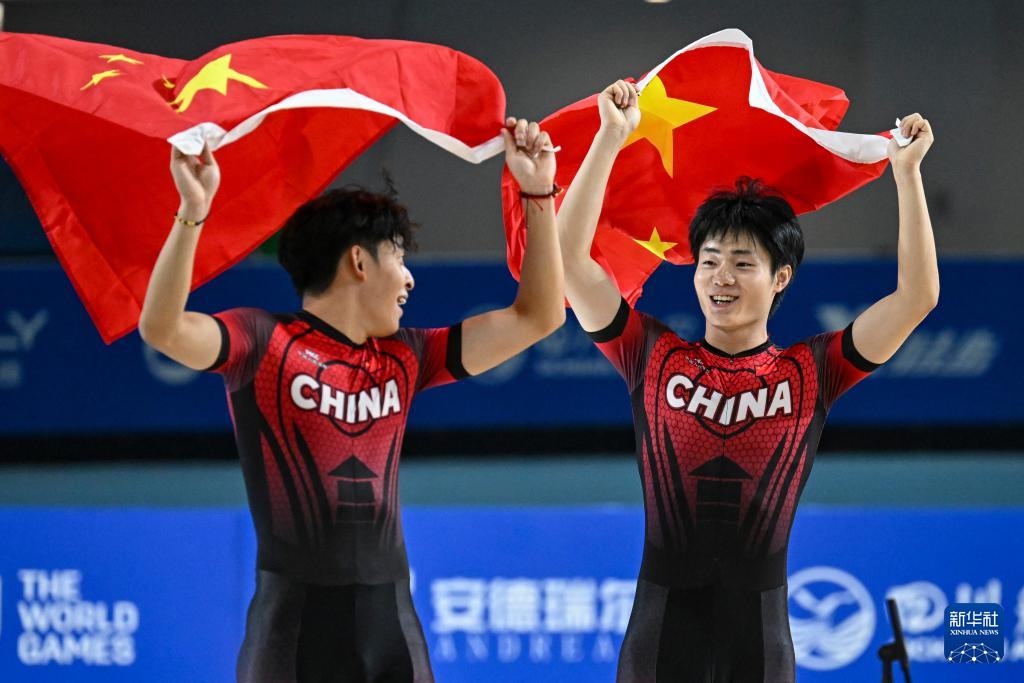 揽冠亚军, 中国选手张 揽冠亚军, 中国选手张