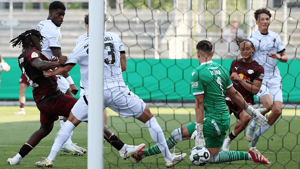 比锡跟队记, 部内部设定 比锡跟队记, 部内部设定