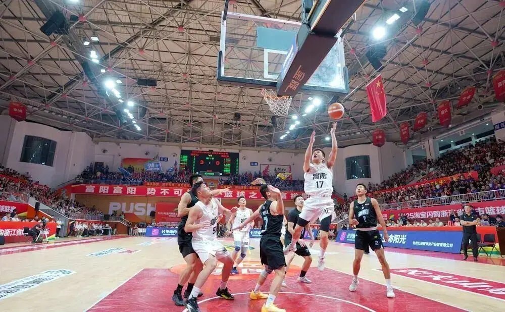 记提振士气, 投进, 富阳队以 记提振士气, 投进, 富阳队以